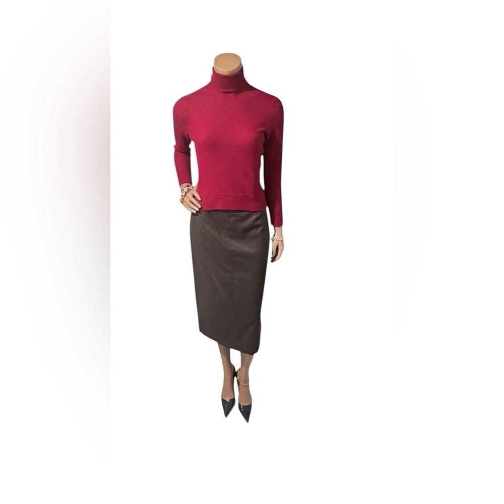Chic Brown Pencil Skirt and a Banana Republic knit Sweater. Y2K Trending☑️ - Picture 9 of 15